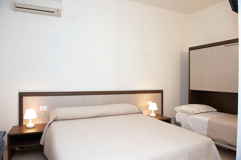 Domo - Guest-House Il Nespolo Fiorito Bed and Breakfast Orosei Εξωτερικό φωτογραφία