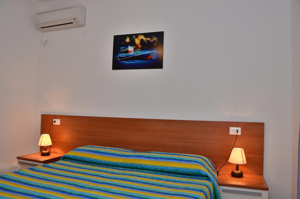 Domo - Guest-House Il Nespolo Fiorito Bed and Breakfast Orosei Δωμάτιο φωτογραφία