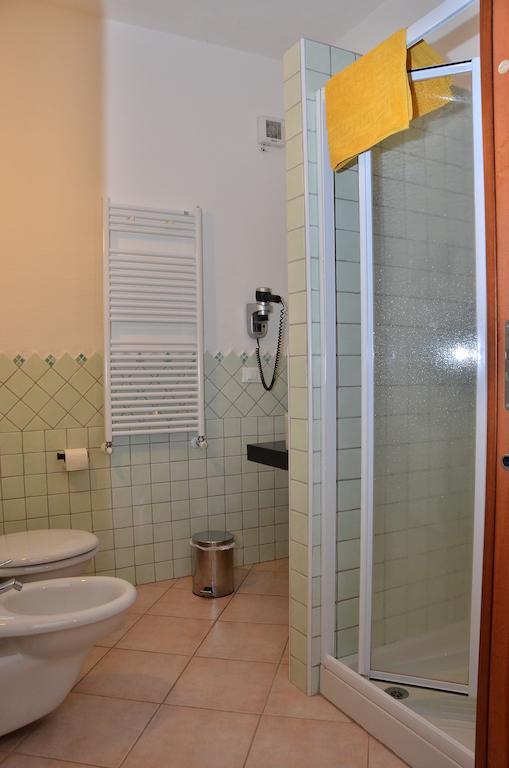 Domo - Guest-House Il Nespolo Fiorito Bed and Breakfast Orosei Δωμάτιο φωτογραφία