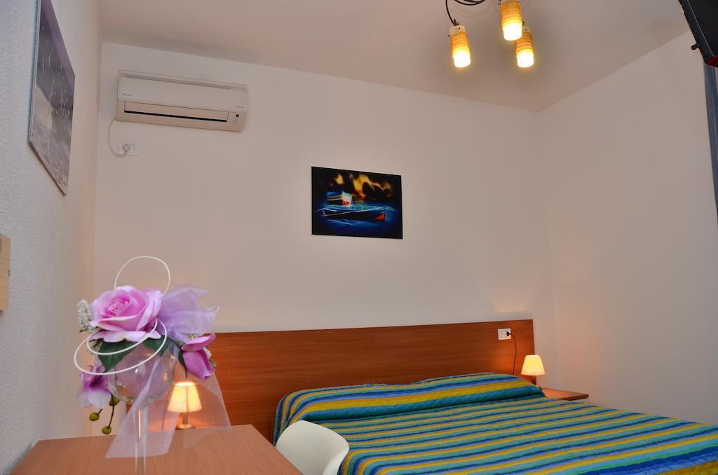 Domo - Guest-House Il Nespolo Fiorito Bed and Breakfast Orosei Εξωτερικό φωτογραφία