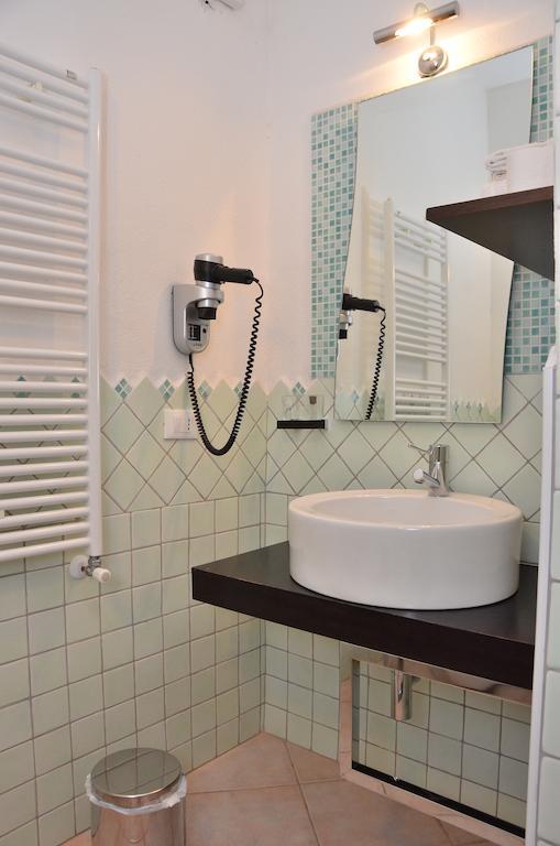 Domo - Guest-House Il Nespolo Fiorito Bed and Breakfast Orosei Εξωτερικό φωτογραφία