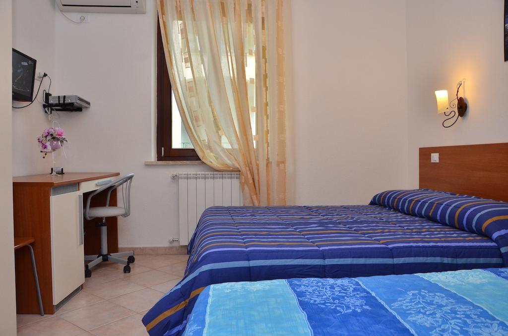 Domo - Guest-House Il Nespolo Fiorito Bed and Breakfast Orosei Εξωτερικό φωτογραφία