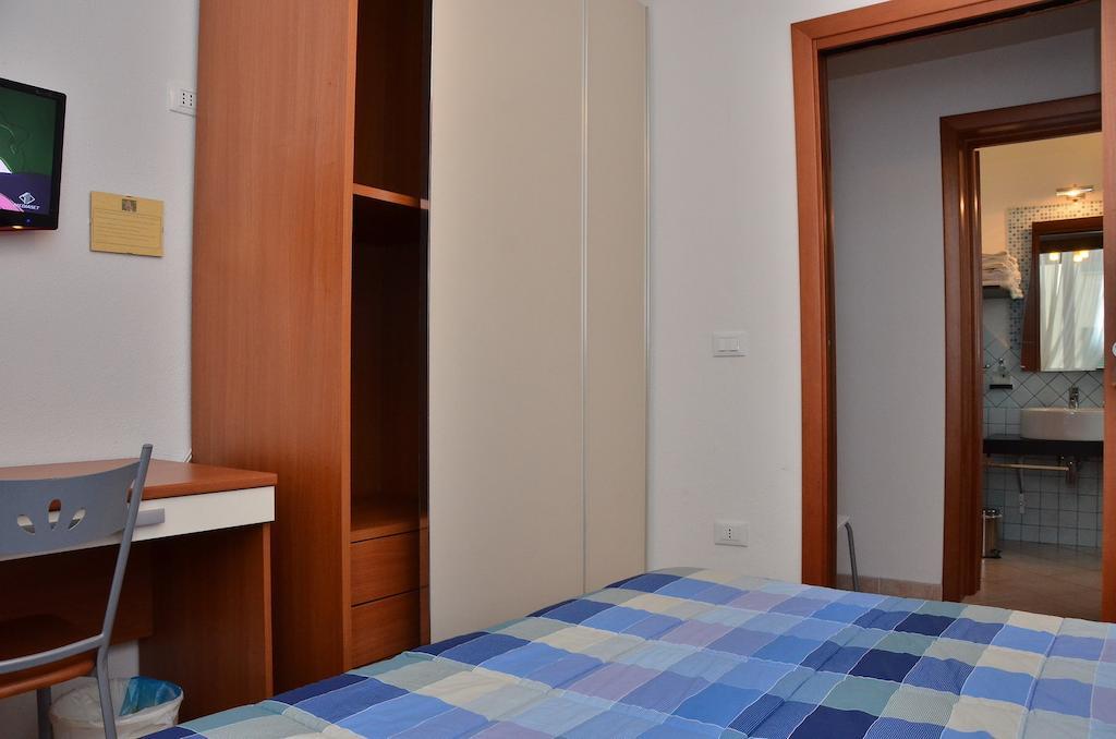 Domo - Guest-House Il Nespolo Fiorito Bed and Breakfast Orosei Εξωτερικό φωτογραφία