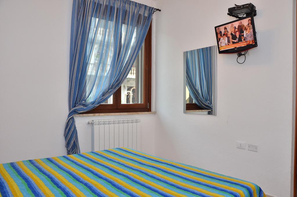 Domo - Guest-House Il Nespolo Fiorito Bed and Breakfast Orosei Εξωτερικό φωτογραφία