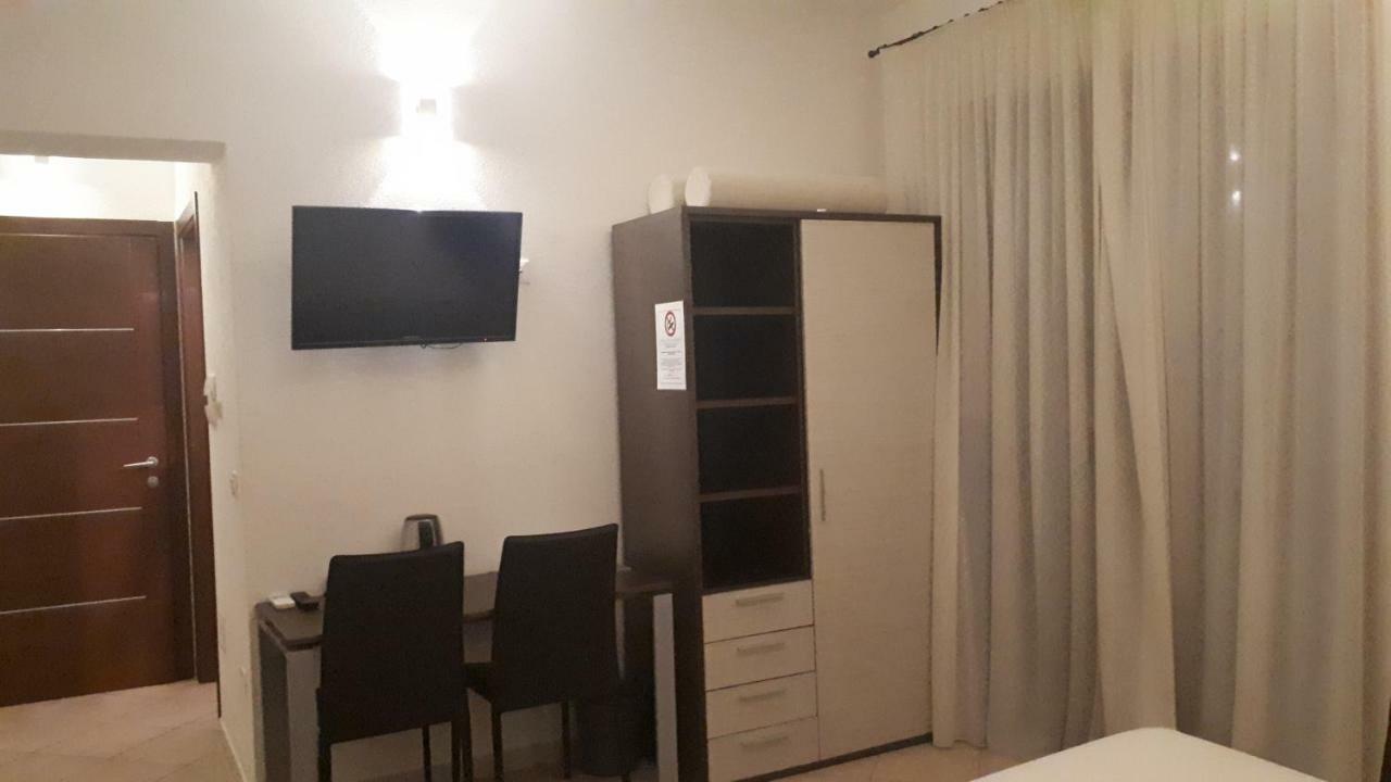 Domo - Guest-House Il Nespolo Fiorito Bed and Breakfast Orosei Εξωτερικό φωτογραφία